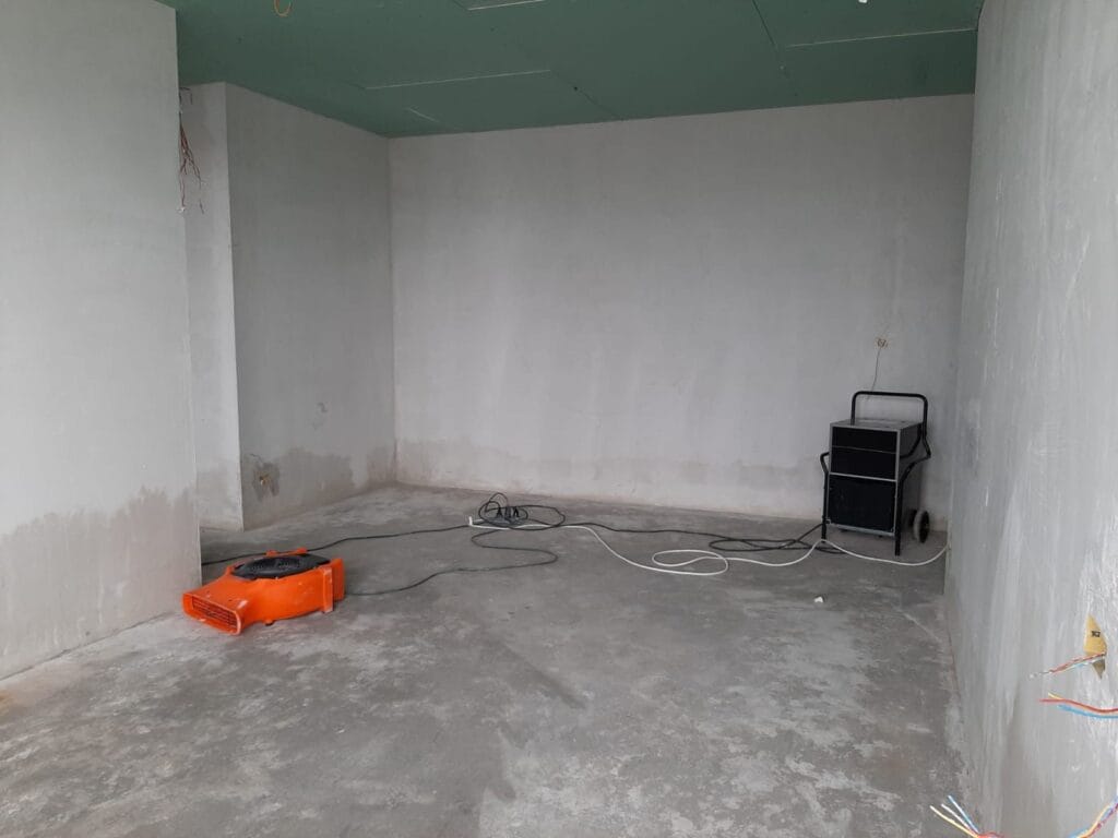 De ce există umiditate într-o casă nou construită